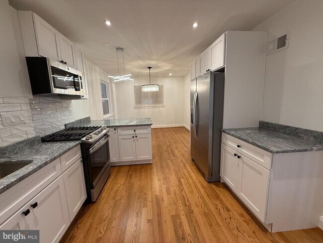 Building Photo - 3405 Carpenter St SE