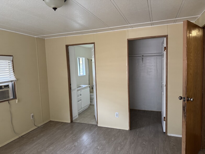 Building Photo - 610 W Heather Ave