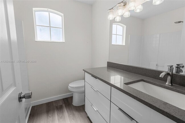 Building Photo - 434 Castlemain Cir
