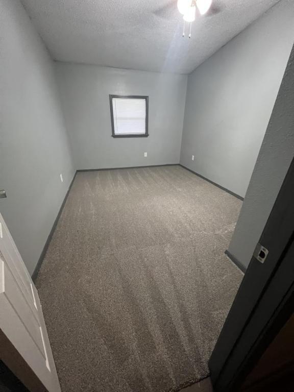 Building Photo - 229 E 54th St N