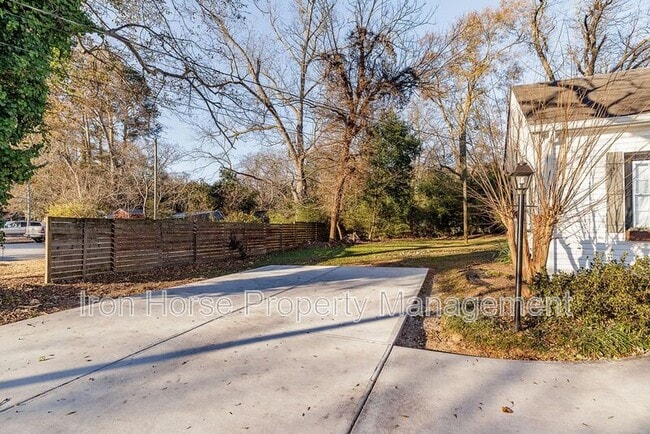 Building Photo - 1760 Old West Broad St