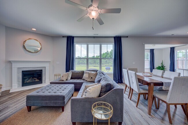 Building Photo - Luxurious 3 bedrooms 2.5 bath home in Nort...