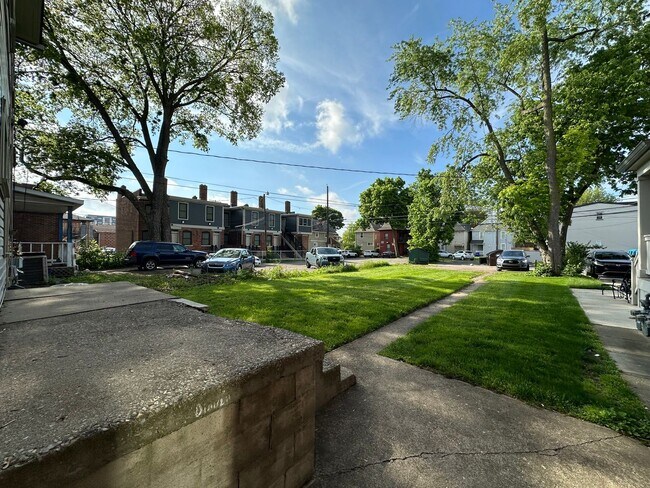 Building Photo - 129 W 9th Ave