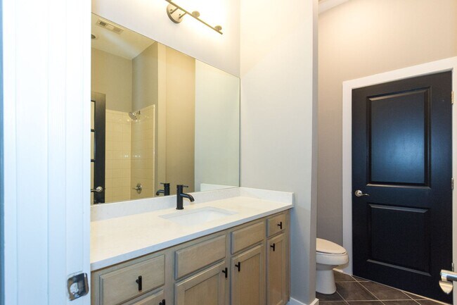 Building Photo - 1195MT