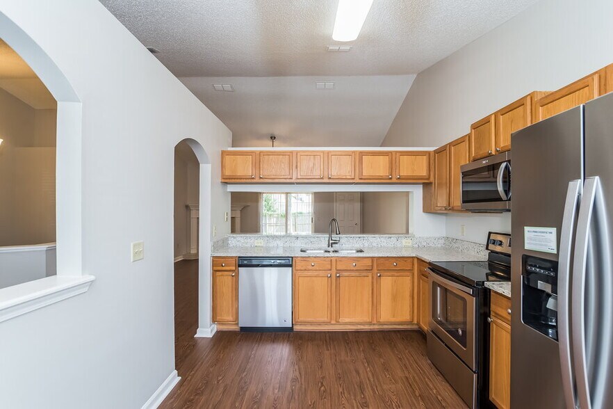 Building Photo - 3268 Avalon Dr