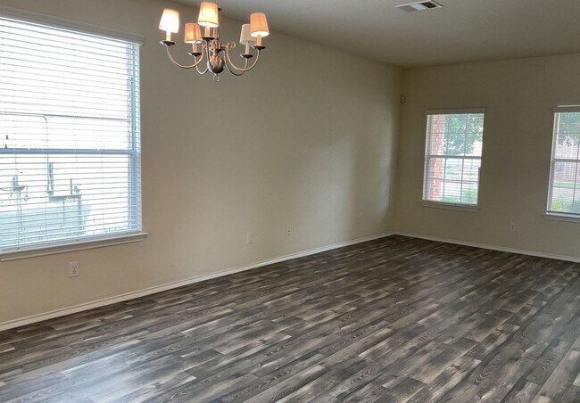 Building Photo - 4302 Cessnock Dr