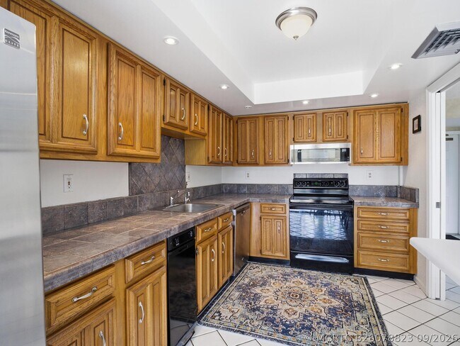 Building Photo - 5390 Woodland Lakes Dr