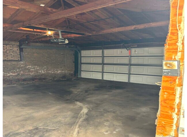 Building Photo - 7449 S Vernon Ave