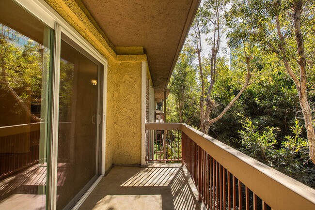 Building Photo - 1242 S Barrington Ave