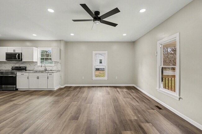 Building Photo - 1144 Front St