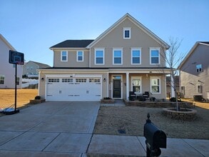 Building Photo - Well Maintained Beautiful Home in Concord