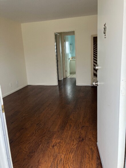 Building Photo - 728 S Magnolia Ave