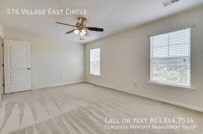 Building Photo - 576 Village E Cir