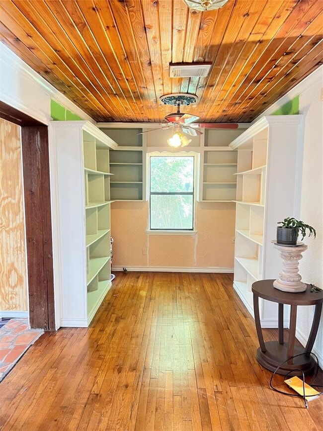 Building Photo - 2012 Maxwell Ln