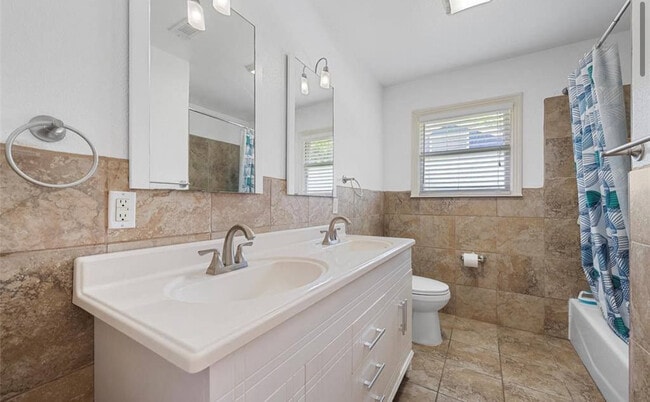 Building Photo - 1025 N 32nd St