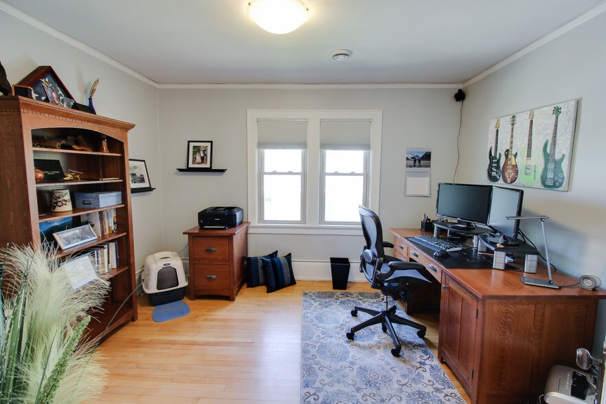 Bedroom used as an office - 1623 N Astor St