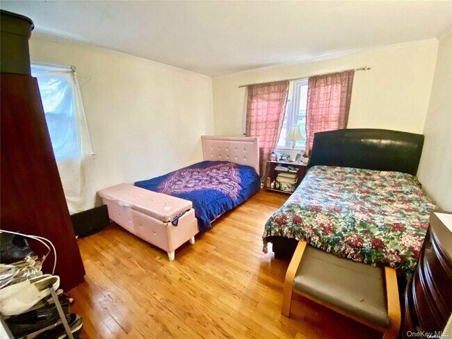 Building Photo - 117 Blydenburgh Ave