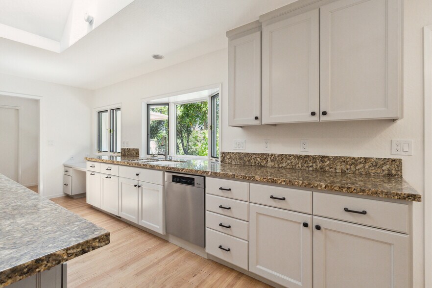 Building Photo - 26530 Conejo Ct