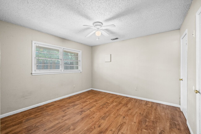 Building Photo - Cute 2 Bedroom Duplex, Minutes from TTU & ...