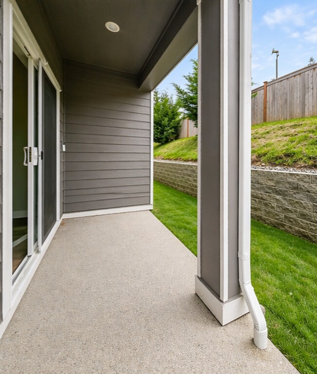 Building Photo - Newly Built Townhome 4bd 2.5ba