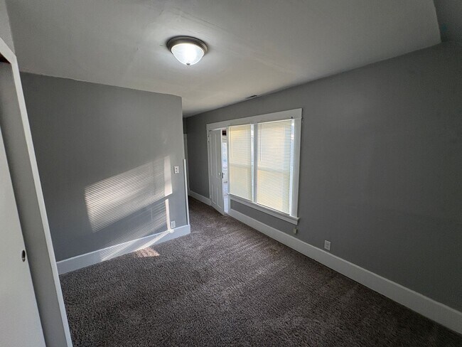 Building Photo - 2800 R St