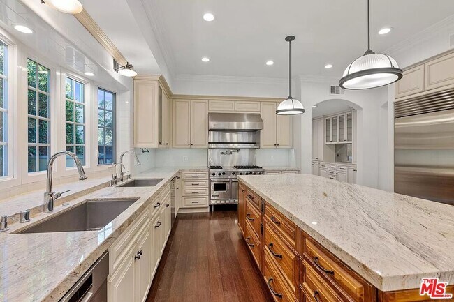 Building Photo - 5086 Avenida Hacienda