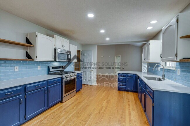 Building Photo - 2214 Falcon Creek Dr