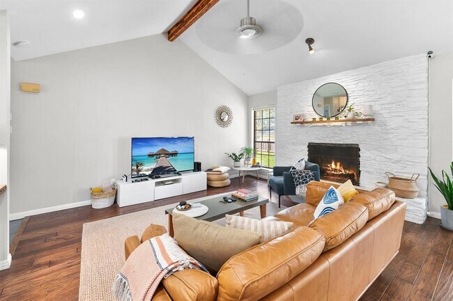 Building Photo - 11006 Yucca Dr