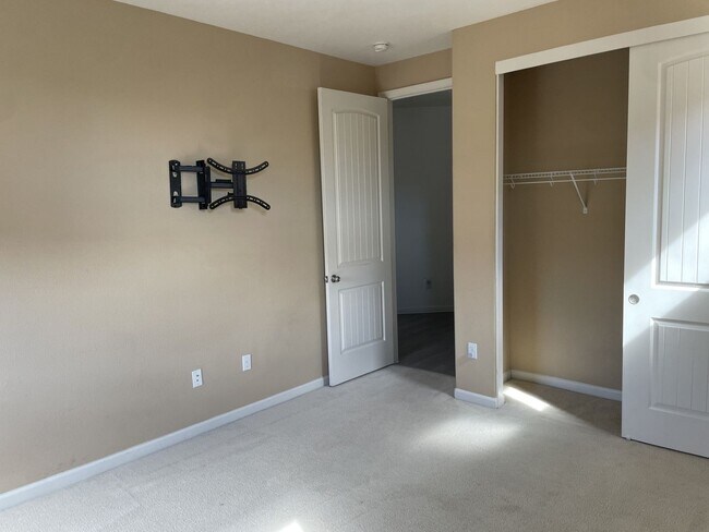 Building Photo - 1348 Encore Dr