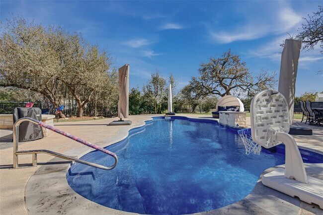 Building Photo - 654 Linden Lp