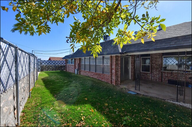 Building Photo - 3433 Clearview Ln