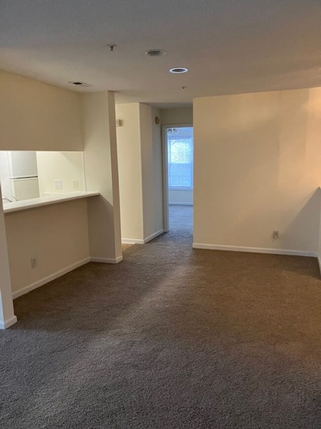 Building Photo - 802-H