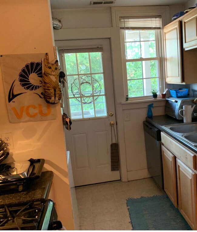 Building Photo - 210 N Nansemond St