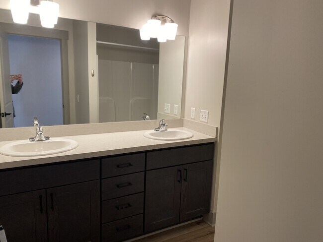 Building Photo - 336 Maple Ave