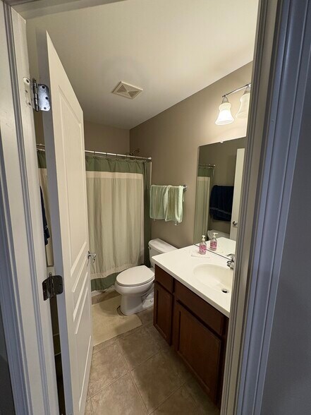 Building Photo - 305 Devoe Dr