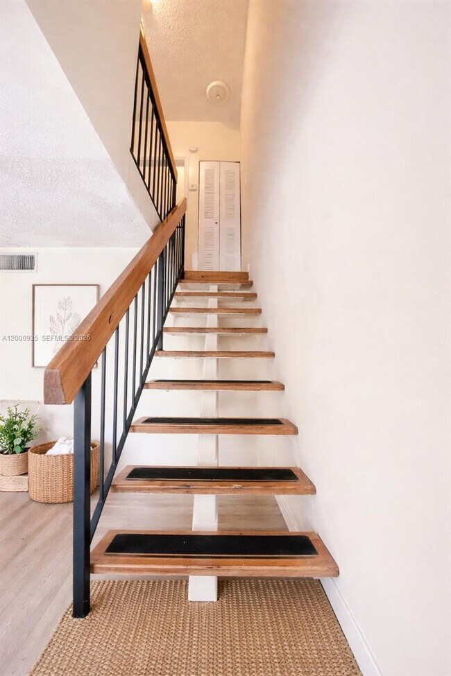 Building Photo - 5575 W 26th Ct