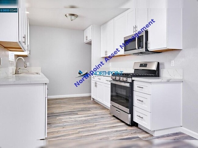Building Photo - 307 Livoti Ave