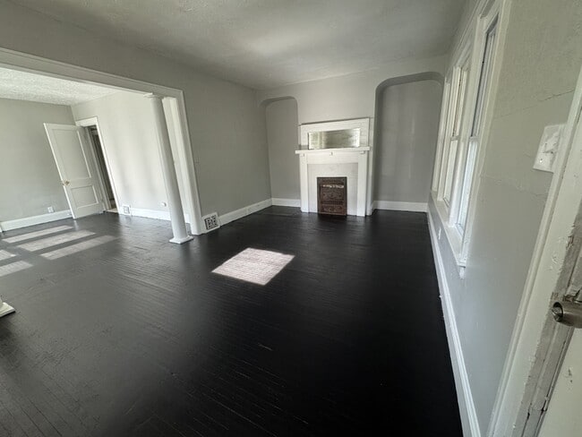 Building Photo - 9013/15 Yale Avenue - 1