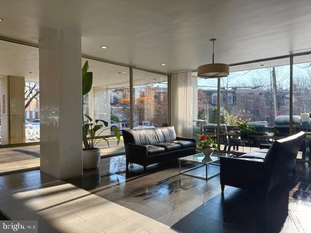 Building Photo - 1210 N Taft St