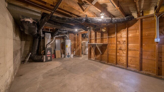 Building Photo - 111 N Sheridan Ave