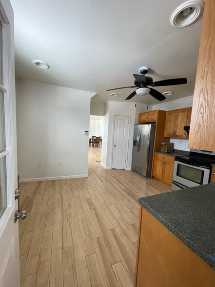 Building Photo - 3426 Fairfield St