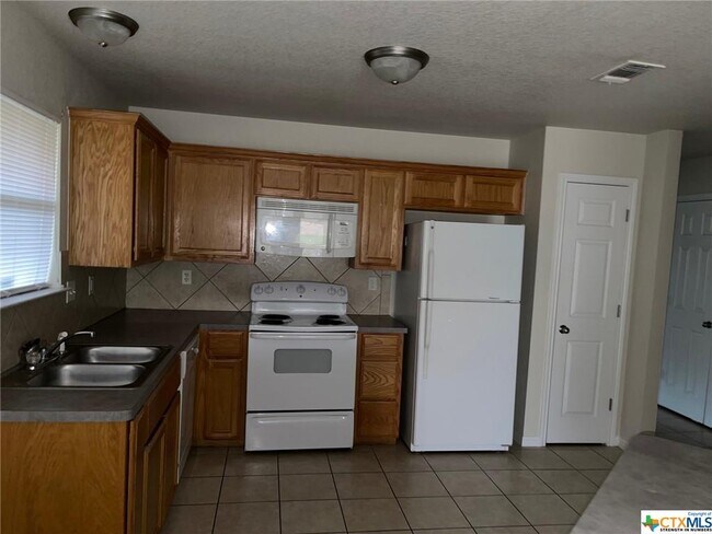 Building Photo - 1307 W Jasper Dr
