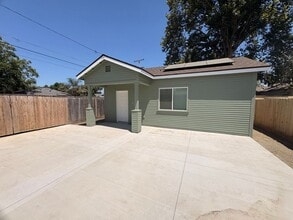 Building Photo - Upgraded 1 bed, 1 bathroom home in Visalia CA.