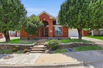 Building Photo - 567 Southridge Way