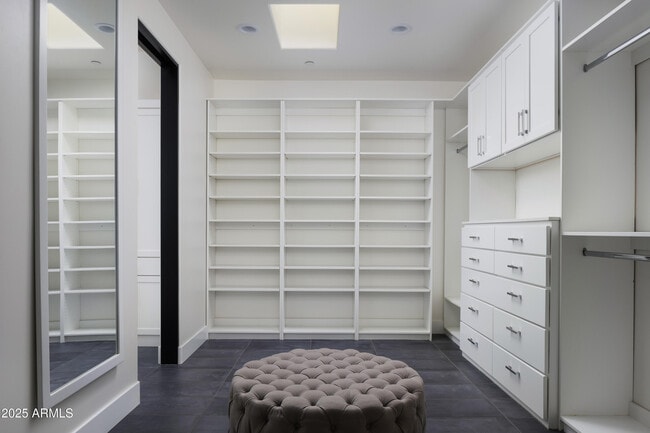 Building Photo - 6718 E San Juan Ave