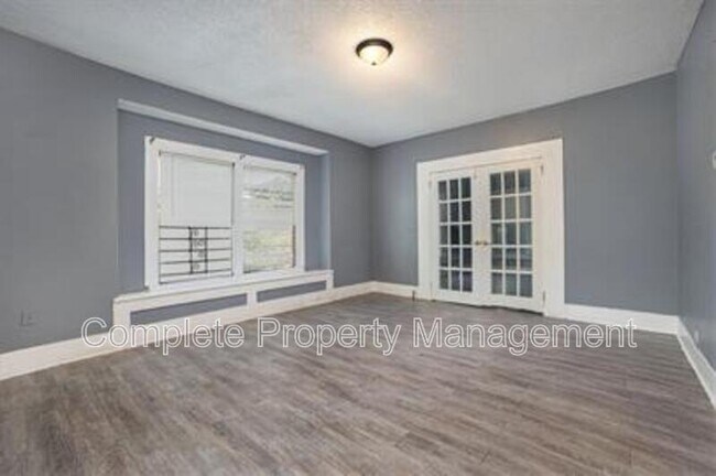 Building Photo - 604 5th Way