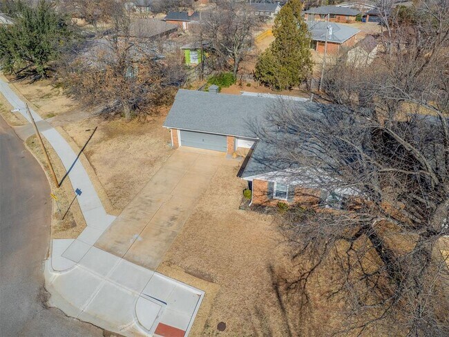 Building Photo - 2641 Kent Dr