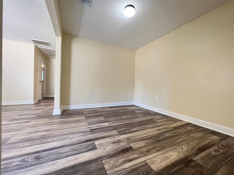 Building Photo - 915 Pinckney St