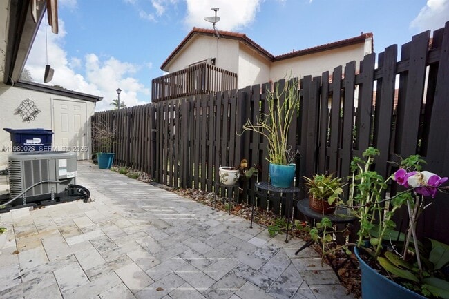 Building Photo - 14970 SW 49th Ln