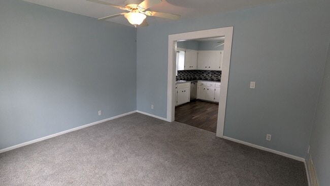 Building Photo - Clean as a button!